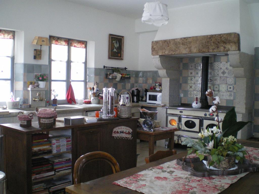 Bed and Breakfast Au Bon Gre D'Hugoline Blanzac  Екстер'єр фото