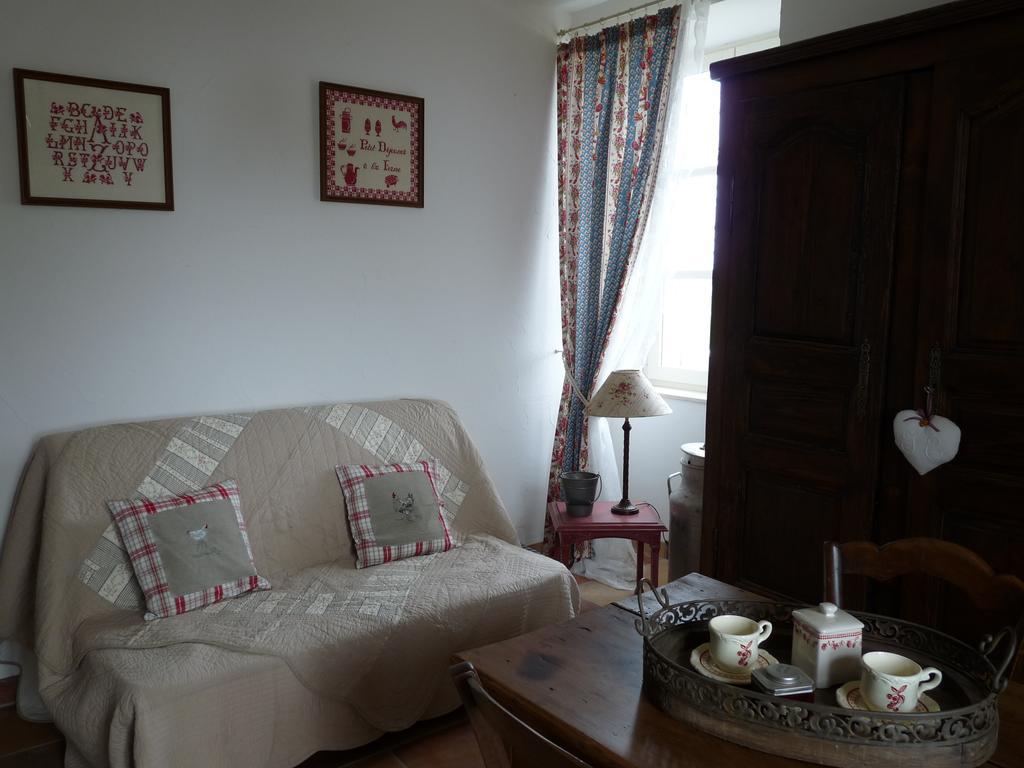 Bed and Breakfast Au Bon Gre D'Hugoline Blanzac  Номер фото