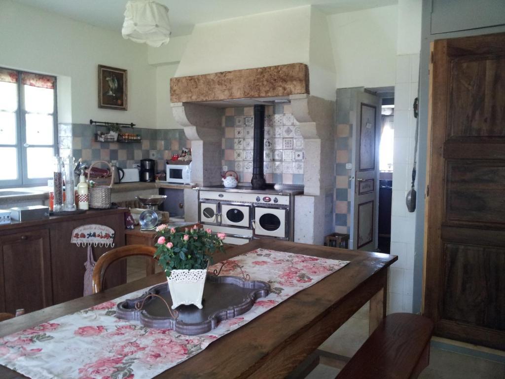 Bed and Breakfast Au Bon Gre D'Hugoline Blanzac  Екстер'єр фото